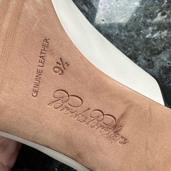 Brooks Brothers Classic Two Tone Black & White Genuine Leather Heels Size 9.5 - Picture 12 of 14